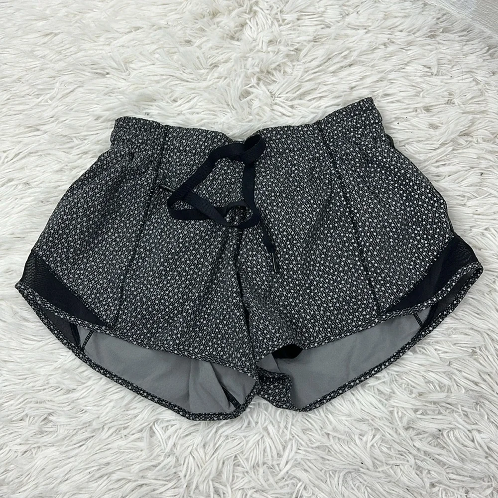 Lululemon Hotty Hot Short (Reflective) Frozen Fizz Reflective Silver - Picture 2 of 6